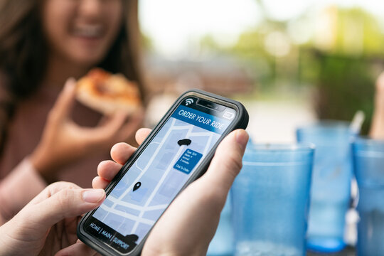 Dining: Man Uses Rideshare Application After Pizza Meal