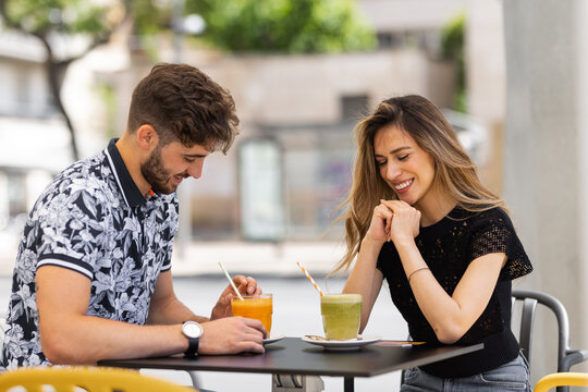 Young couple drinking juice