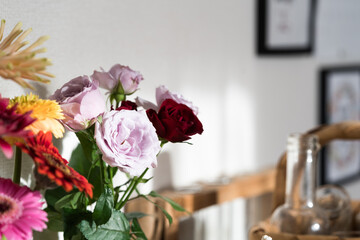 バラとガーベラと北欧インテリア