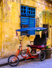 Fototapeta na wymiar Havana Bicycle taxi