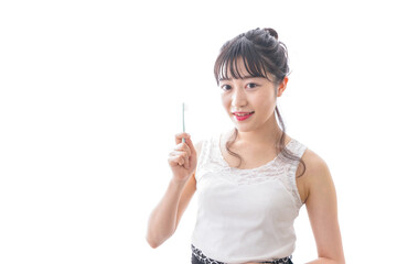 歯磨きをする若い女性