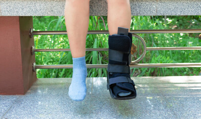 boot support on womon's leg