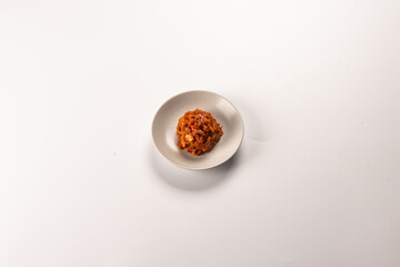 한 끼를 간단하게 해결할 수 있는 밥과 반찬이 들어있는 간편한 도시락