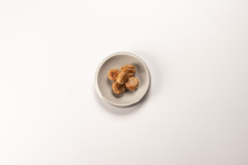 한 끼를 간단하게 해결할 수 있는 밥과 반찬이 들어있는 간편한 도시락