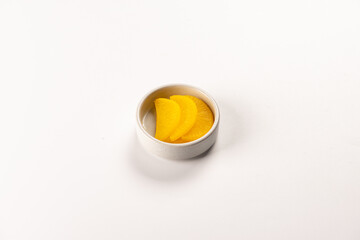 한 끼를 간단하게 해결할 수 있는 밥과 반찬이 들어있는 간편한 도시락