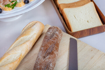 White and black bread on a cutting board.