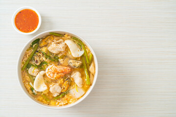 Sukiyaki soup with seafood bowl