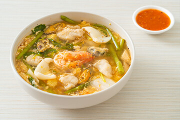 Sukiyaki soup with seafood bowl