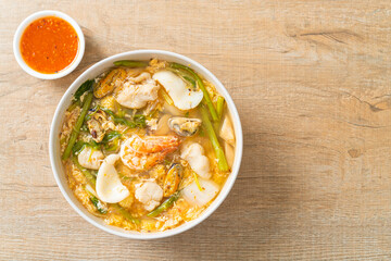 Sukiyaki soup with seafood bowl