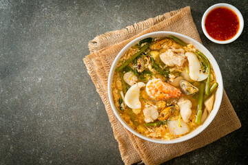 Sukiyaki soup with seafood bowl