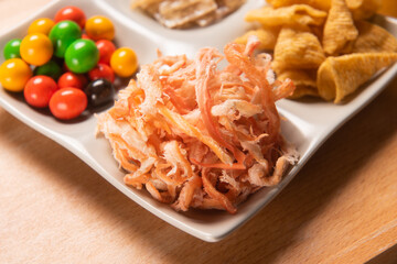 밥 반찬으로도 좋고 안주로도 좋은 홍색 진미채