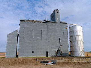 Grain elevator in southeastern Washington, USA