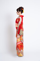 Fototapeta premium 振袖（帯なし）を着る若い日本人女性