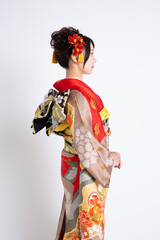 Fototapeta premium 振袖（着物）を着る若い日本人女性
