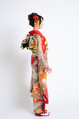 Fototapeta premium 振袖（着物）を着る若い日本人女性モデル