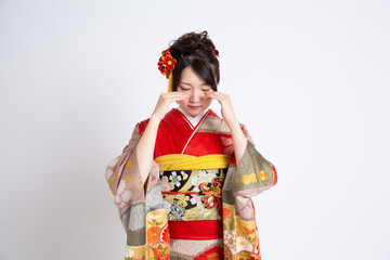 Fototapeta premium 振袖（着物）を着る若い日本人女性モデル