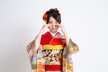 Fototapeta premium 振袖（着物）を着る若い日本人女性モデル