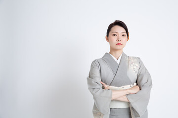 訪問着（着物）を着ている若い日本人女性モデル