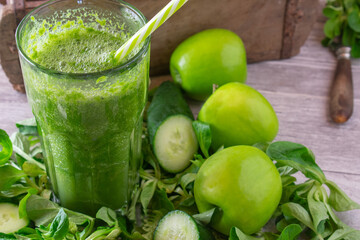 Detox green smoothie with lettuce, cucumber and apples