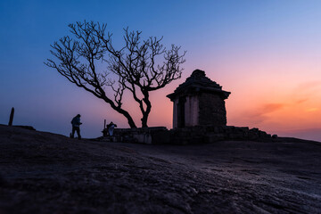 Fototapeta premium Beautiful ancient architecture of temples on Hemakuta Hill, Hampi, Karnataka, India.
