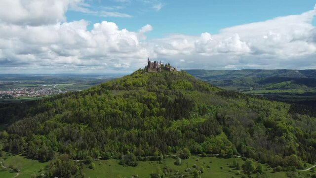 Die Zollernalb mit der Burg Hohenzollern
