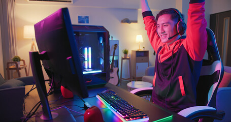 cyber sport gamer playing game © ryanking999