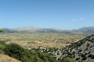 Fototapeta na wymiar Le plateau du Lassithi depuis la grotte du Dicté en Crète