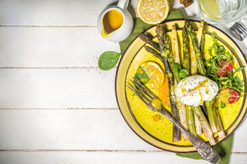 Grilled asparagus with poached egg