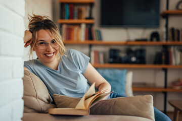 Obraz premium Adult woman, making a pose for the picture.
