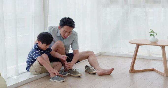 Father teaching his son to tie shoelaces,4K