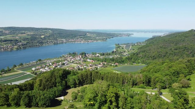 Blick auf den Bodensee auf die Schweizer Gemeinde Mammern und zur gegen&uuml;berliegenden Deutschen Halbinsel H&ouml;ri - Teil 1 von 2