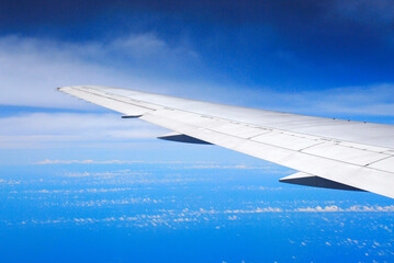 天空の翼　ジェット機からの風景