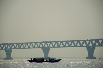 bridge over the river thames © AshiqueBin