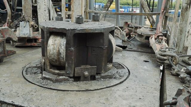 Drill pipe rotating in the rotary table for Oil Drilling Rig - Oilfield Industry