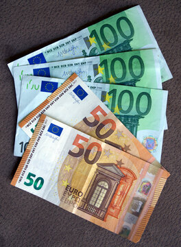 400 Euro in Papiergeld und in bar