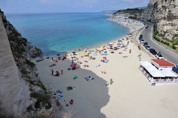 Tropea - Panorama della spiaggia dalla scala di accesso del Santuario