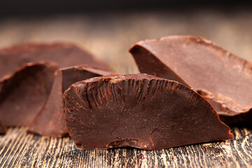 bitter chocolate broken into pieces, large pieces