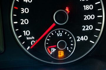 low fuel level on the car dashboard