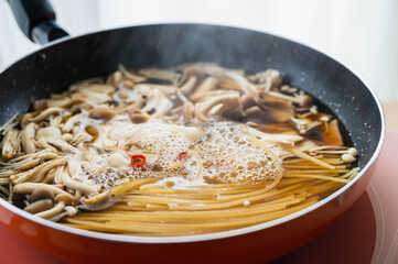 ワンパン和風パスタ作り