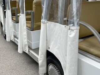 offener wagen mit wei&szlig;en T&uuml;ren  f&uuml;r  die Stadtf&uuml;hrung