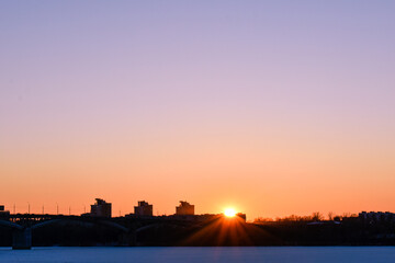 Fototapeta na wymiar winter sunset on the city's waterfront