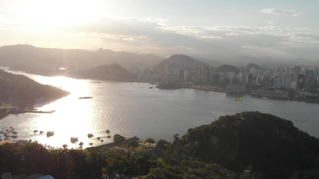 Ba&iacute;a de Vit&oacute;ria e 3&ordf; ponte vista de Vila Velha no por do sol. 