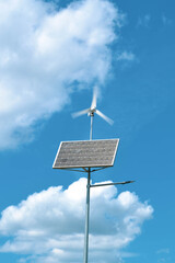 Wiatrak na tle nieba