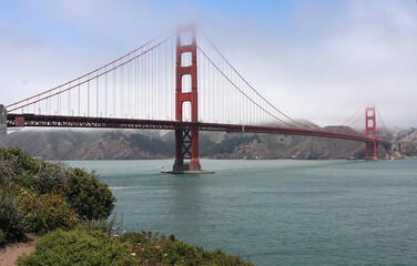 Teilansicht der Golden Gate Bridge in San Francisco. San Francisco, Kalifornien, USA  --  
Partial view of the Golden Gate Bridge in San Francisco. San Francisco, California, USA