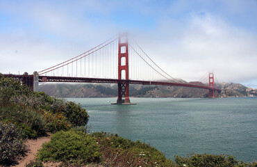Teilansicht der Golden Gate Bridge in San Francisco. San Francisco, Kalifornien, USA  --  
Partial view of the Golden Gate Bridge in San Francisco. San Francisco, California, USA