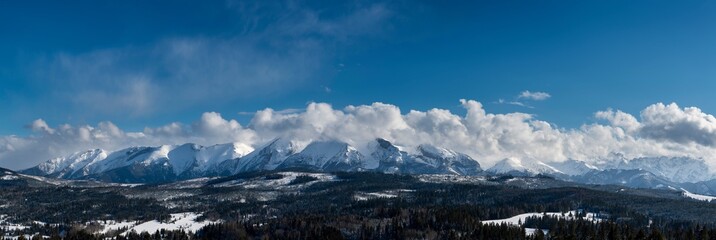 Fototapeta premium Beautiful winter landscape panorama, Tatra Mountains view from Lapszanka, Poland