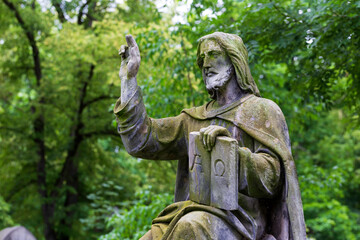 Fototapeta na wymiar Historic Statue on the mystery old Prague Cemetery, Czech Republic