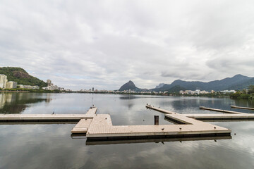 Fototapeta na wymiar view of the Rodrigo de Freitas Lagoon in Rio de Janeiro.