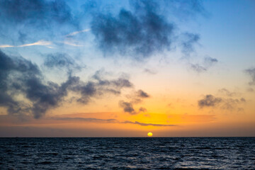 Obraz premium sunrise over the sea