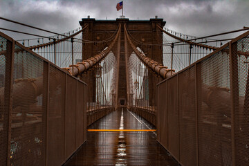 Fototapeta premium Brooklyn Bridge Defocused Day Night